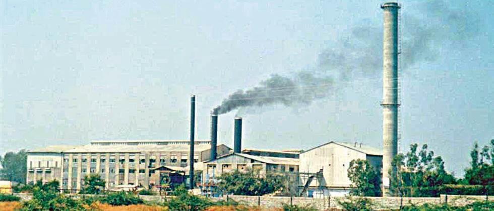 सहा कारखान्यांनी उरकले गाळप; ९७ लाख ३८ हजार टन उसाचे गाळप Urakle Mill by six factories; 97 lakh 38 thousand tons of sugarcane crushing